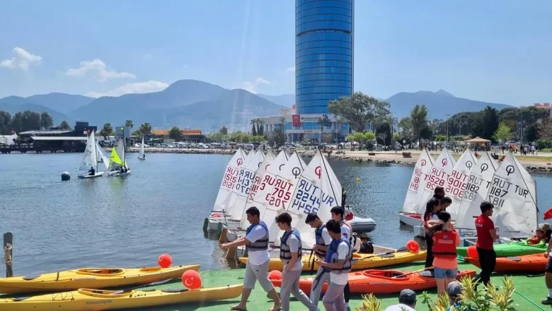 İzmirli çocuklar Su Sporları Şenliği’nde buluştu