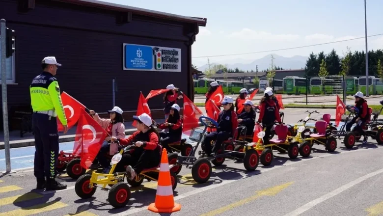 Trafik Eğitim Parkı’nda Türk bayrağıyla renkli kutlama