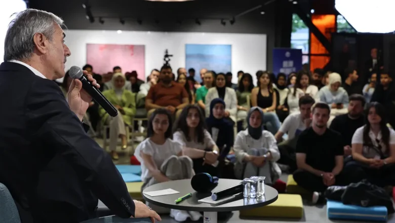 Başkan Alemdar Sakarya’da gençlerle koyu sohbette