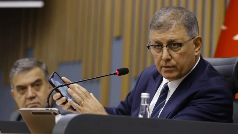 Başkan Tugay: Yetkiyi merkeze toplamak tarihi hata!