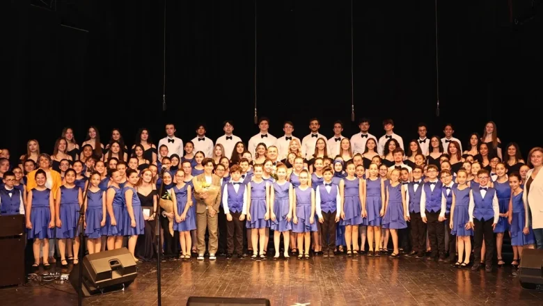 Bursa Nilüfer Çocuk ve Gençlik Koroları yıl sonu konserinde büyüledi