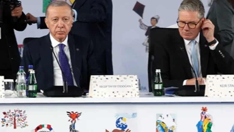 Cumhurbaşkanı Erdoğan Arnavutluk’ta… Zirveden barış çağrısı yaptı