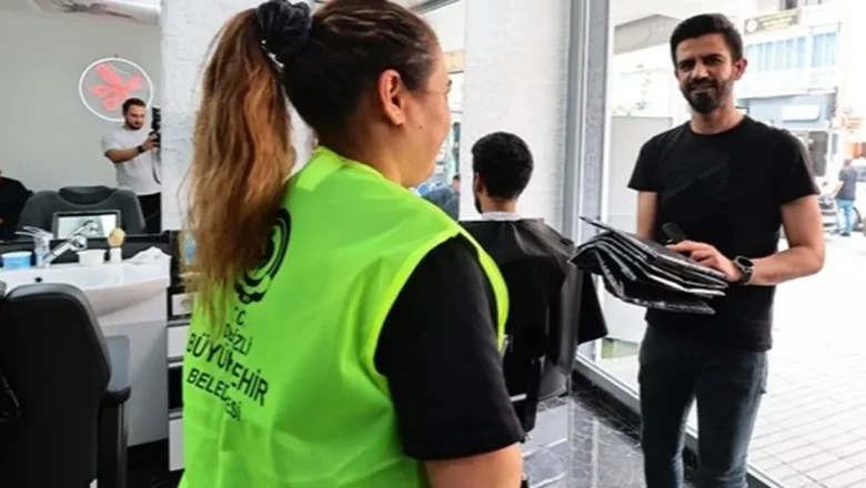Denizli Büyükşehir berberlere penuar dağıtımına başladı