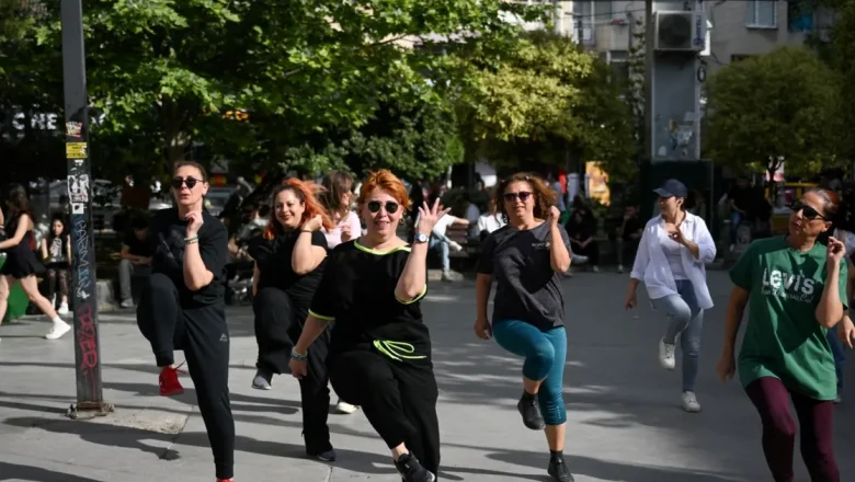 Gençlik coşkusu Bornova sokaklarında yükseliyor