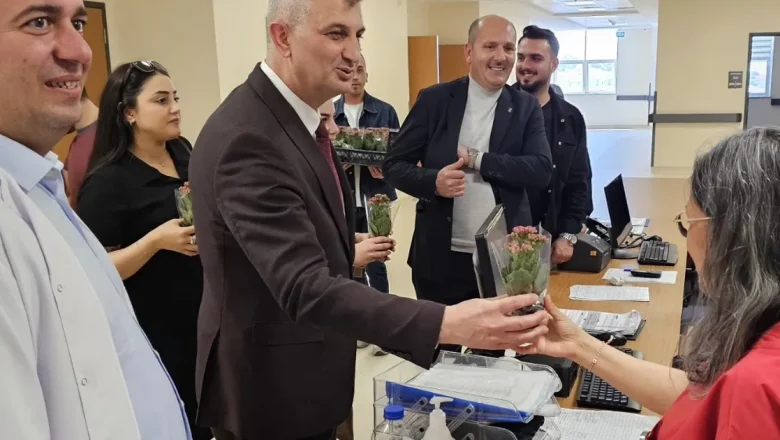Kocaeli’de Başkan Sezer’den hemşirelere sürpriz kutlama