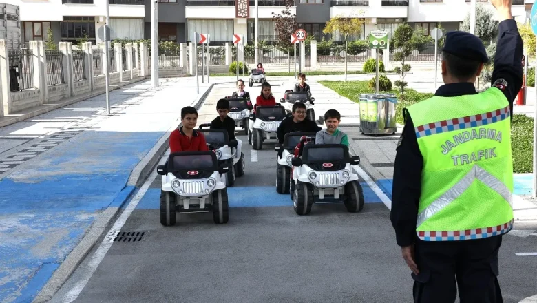 Konya Karatay’da trafik kültürü küçük yaşlarda kazandırılıyor
