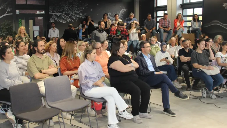 Latife Tekin Bursa Nilüfer’de okurlarıyla buluştu
