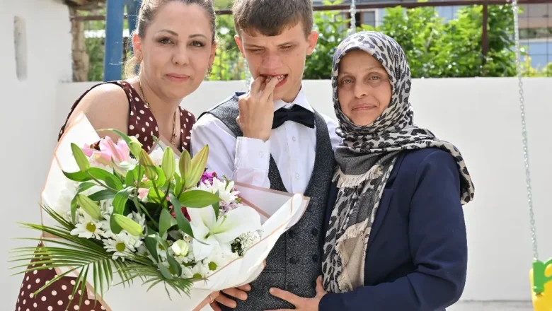 Manisa’da Anneler Günü’nde mutlu eden destek