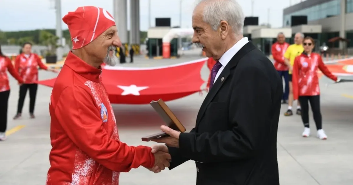 selanikten-alinan-ata-topragi-ipsaladan-anitkabire-ulastirilacak-DApzlLYi.webp