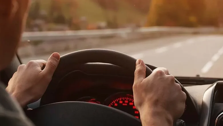 Trafikte güvenli sürüş için üç altın kural! Dikkat dağınıklığı felakete yol açıyor
